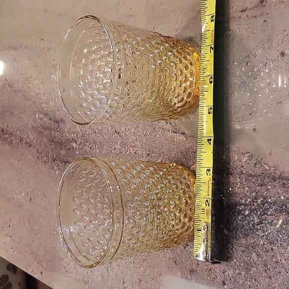 2 Beautiful Glasses - Picture 3 of 7